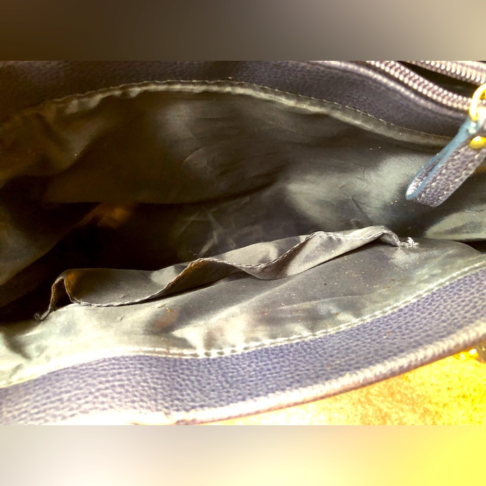 Tommy Hilfiger navy purse 😀 - Picture 6 of 9